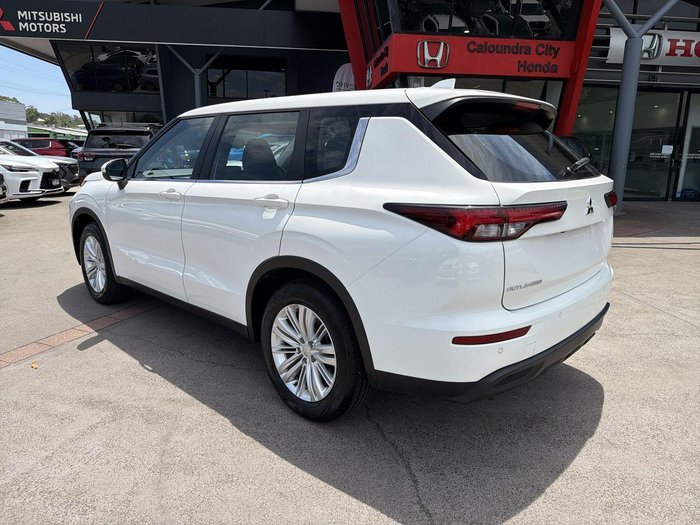 2023 Mitsubishi Outlander ES