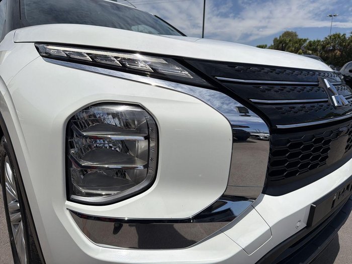 2023 Mitsubishi Outlander ES