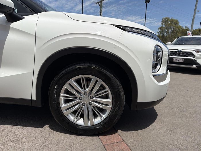 2023 Mitsubishi Outlander ES