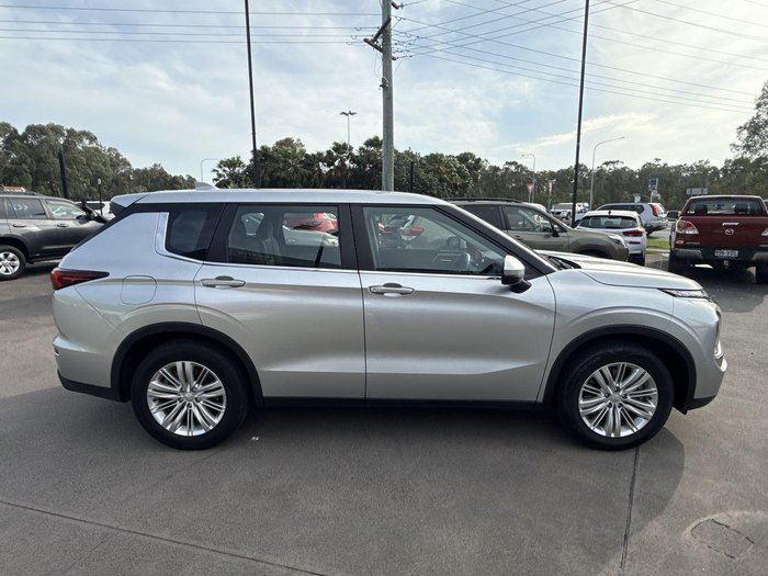 2022 Mitsubishi Outlander ES