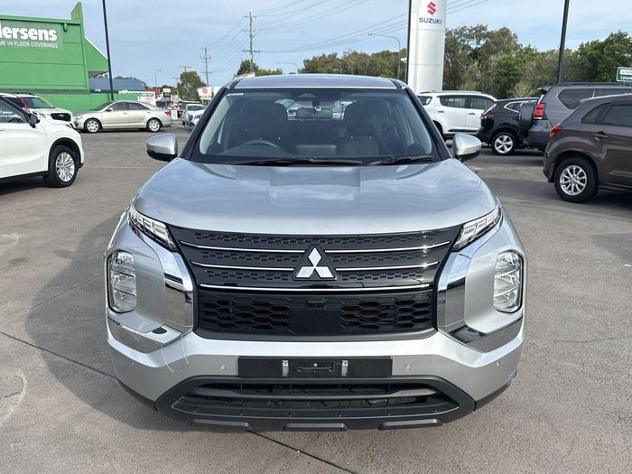 2022 Mitsubishi Outlander ES