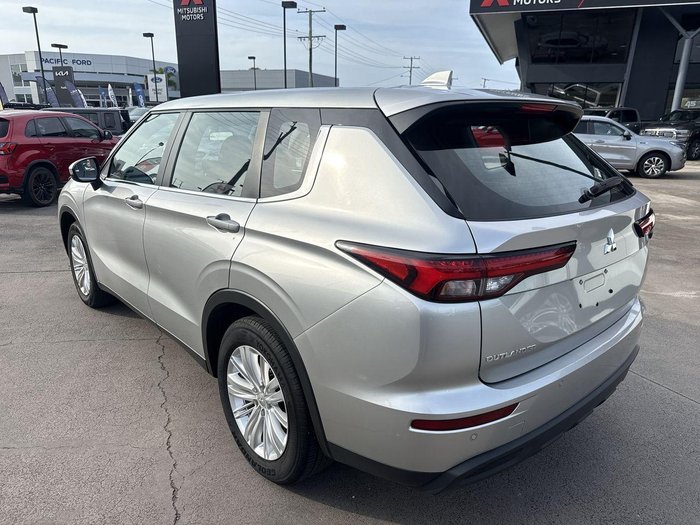 2022 Mitsubishi Outlander ES