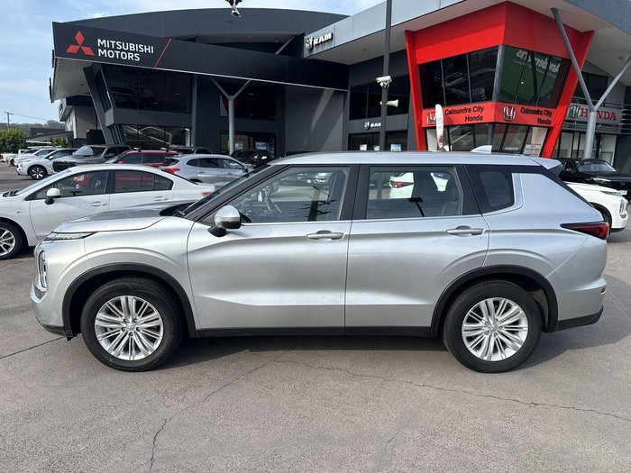 2022 Mitsubishi Outlander ES