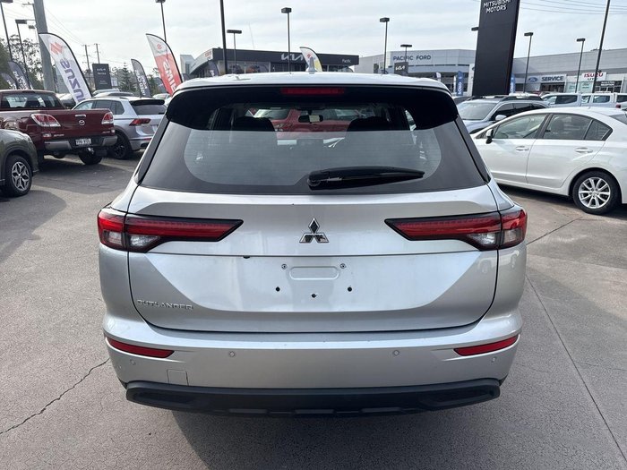 2022 Mitsubishi Outlander ES