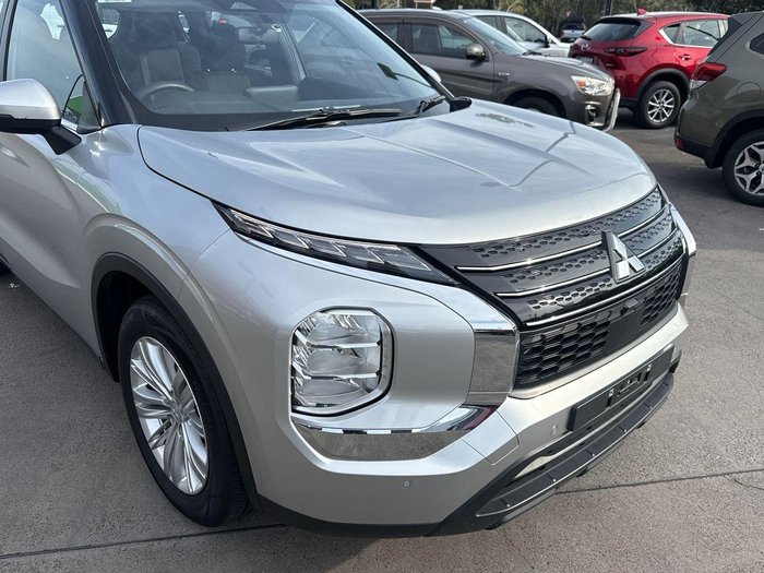 2022 Mitsubishi Outlander ES