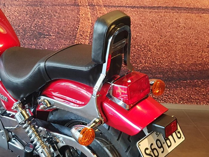 2015 Suzuki Boulevard S40 (LS650) Boulevard Red