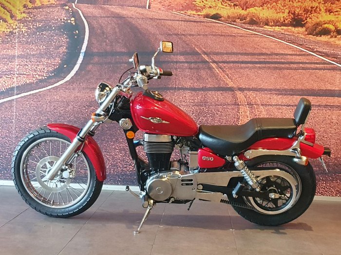 2015 Suzuki Boulevard S40 (LS650) Boulevard Red