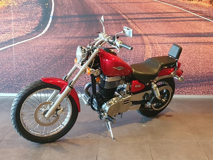 2015 Suzuki Boulevard S40 (LS650) Boulevard Red