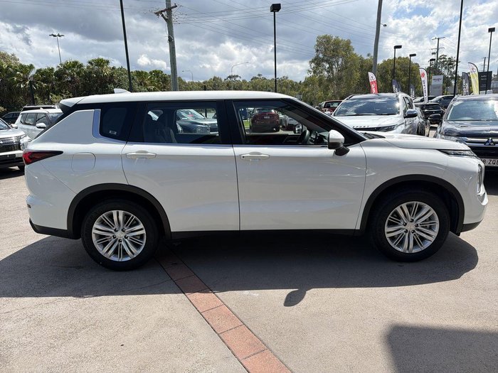 2023 Mitsubishi Outlander ES