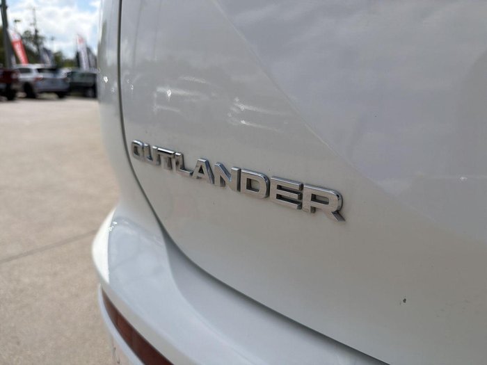 2023 Mitsubishi Outlander ES