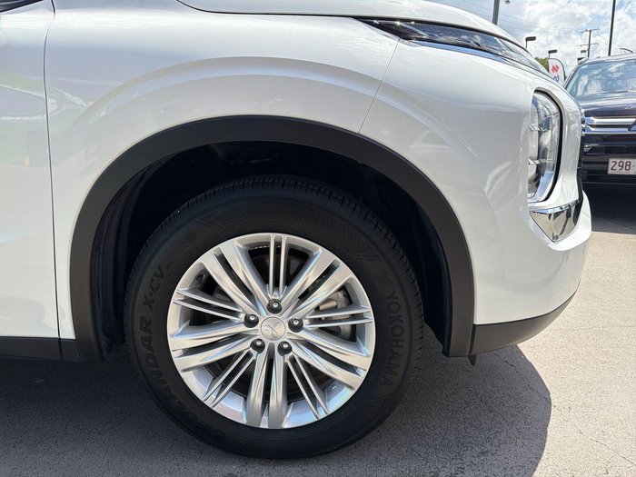 2023 Mitsubishi Outlander ES