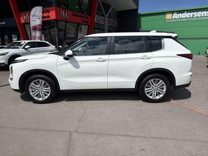 2023 Mitsubishi Outlander ES