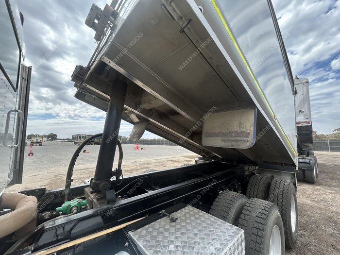 2019 Kenworth T409 White