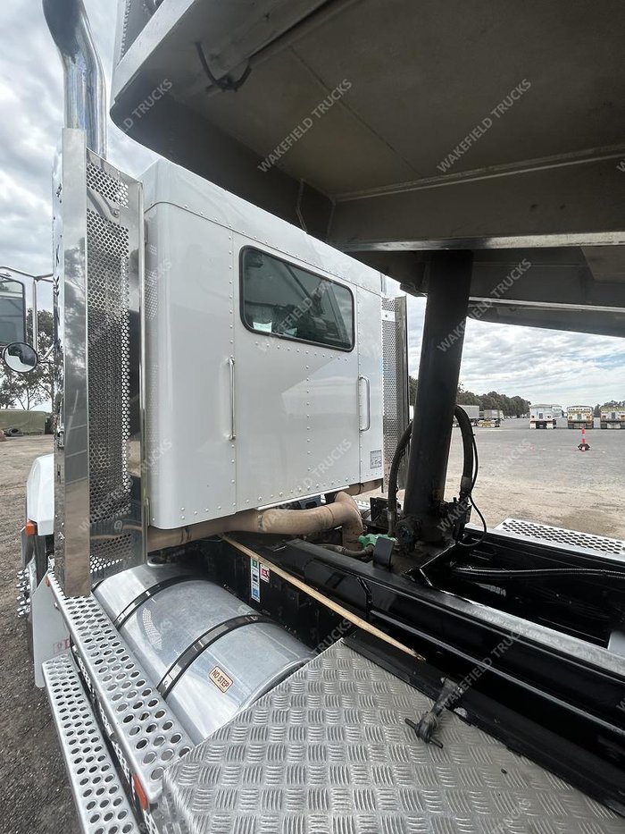 2019 Kenworth T409 White