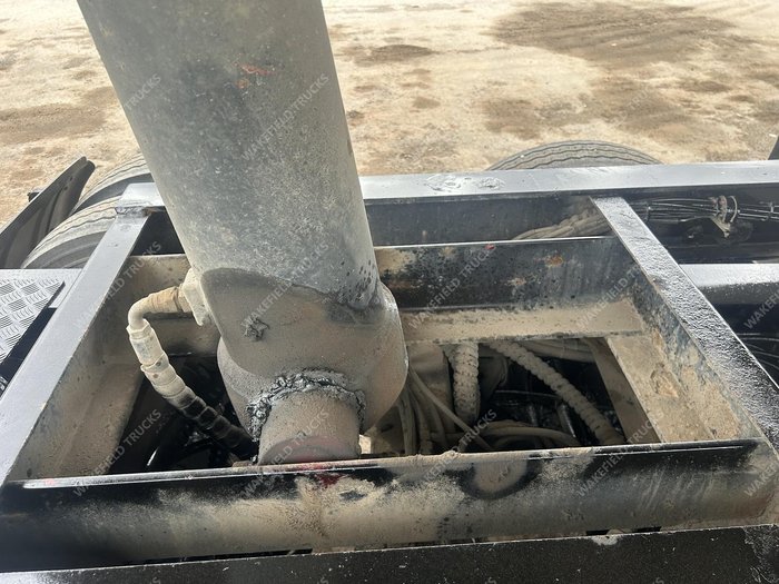 2019 Kenworth T409 White