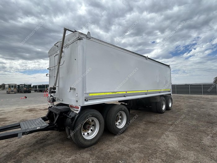 2019 Kenworth T409 White