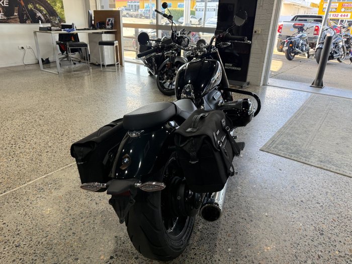 2023 BMW Motorrad R 18 HIGHLINE BLACK STORM METALLIC 2
