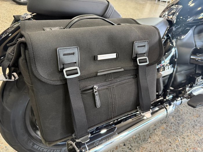 2023 BMW Motorrad R 18 HIGHLINE BLACK STORM METALLIC 2