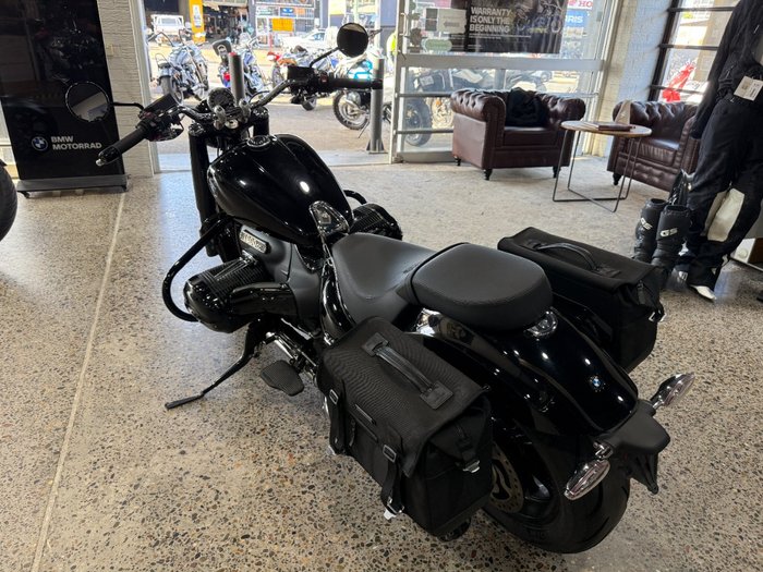 2023 BMW Motorrad R 18 HIGHLINE BLACK STORM METALLIC 2