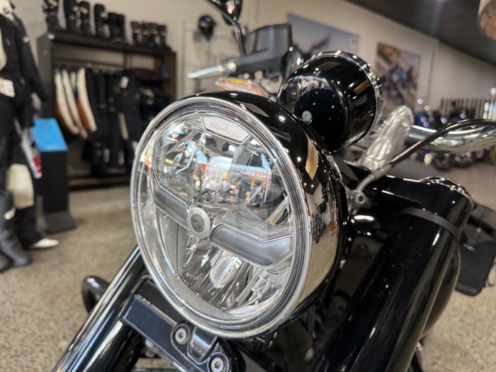 2023 BMW Motorrad R 18 HIGHLINE BLACK STORM METALLIC 2