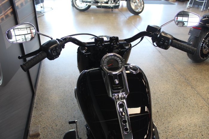 2025 Harley-davidson FLFB FAT BOY (117) VIVID BLACK