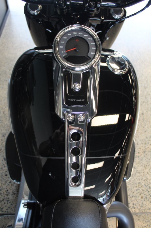 2025 Harley-davidson FLFB FAT BOY (117) VIVID BLACK