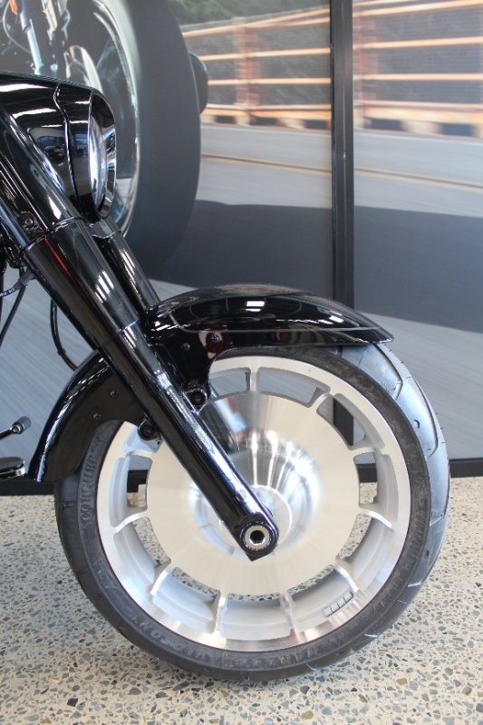 2025 Harley-davidson FLFB FAT BOY (117) VIVID BLACK