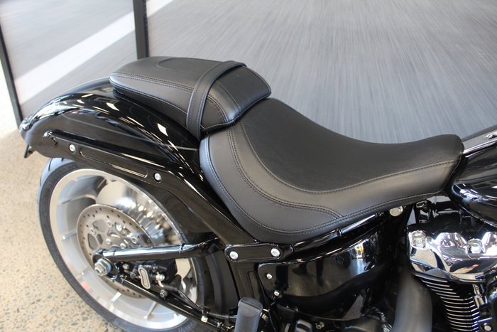 2025 Harley-davidson FLFB FAT BOY (117) VIVID BLACK