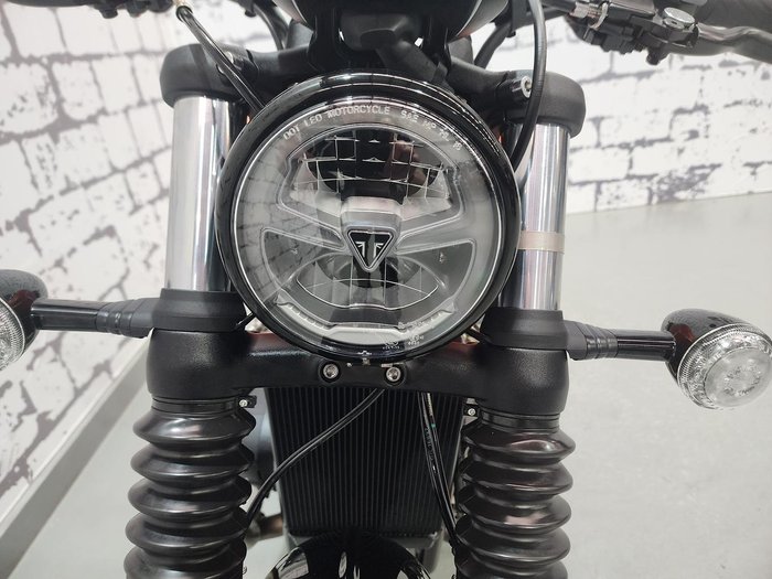 2025 Triumph Bonneville Bobber Bobber Orange