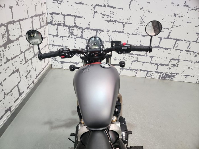 2025 Triumph Bonneville Bobber Bobber Orange