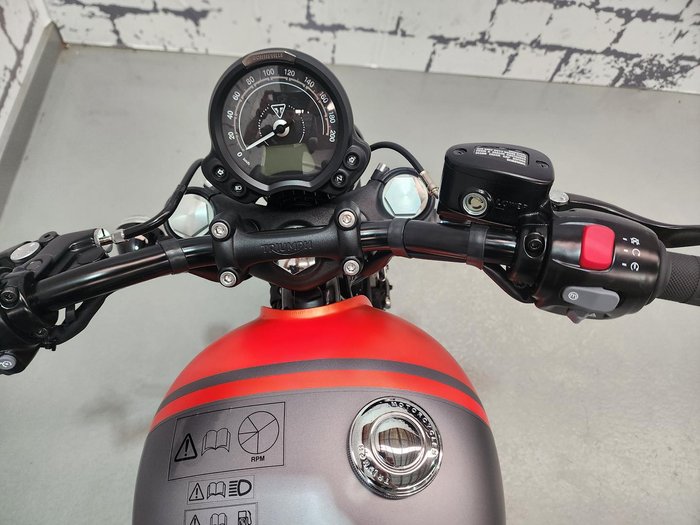 2025 Triumph Bonneville Bobber Bobber Orange