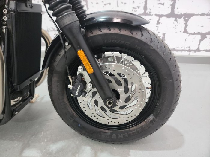 2025 Triumph Bonneville Bobber Bobber Orange