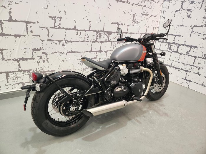 2025 Triumph Bonneville Bobber Bobber Orange