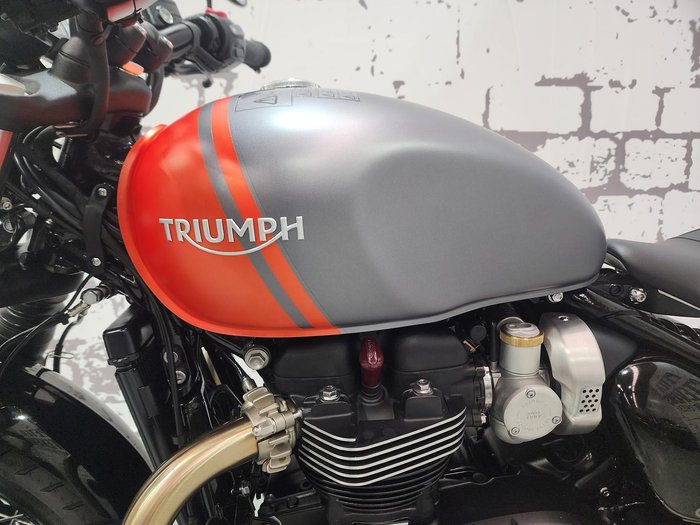 2025 Triumph Bonneville Bobber Bobber Orange