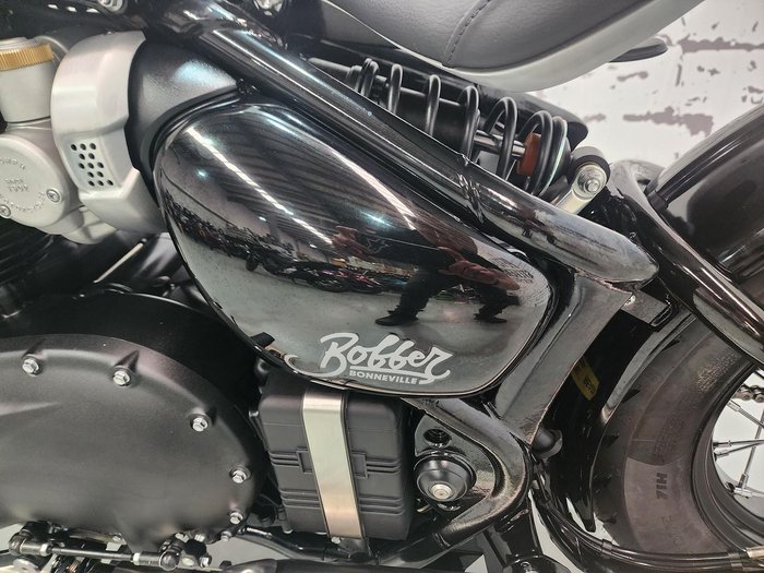 2025 Triumph Bonneville Bobber Bobber Orange