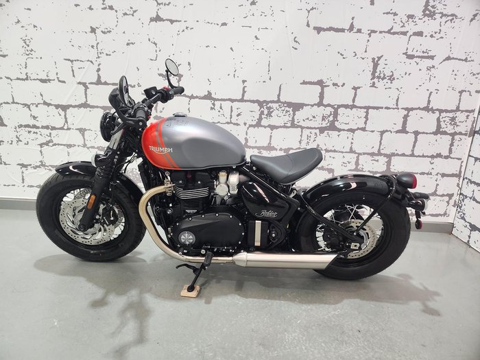 2025 Triumph Bonneville Bobber Bobber Orange