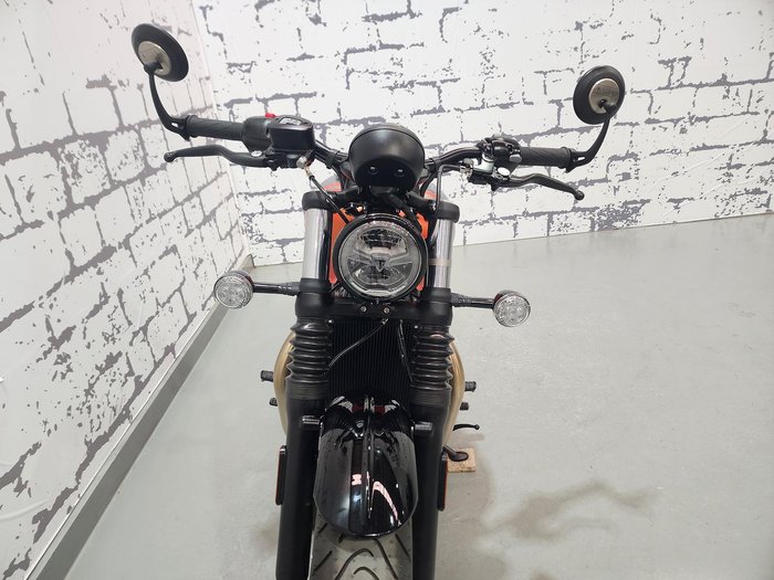 2025 Triumph Bonneville Bobber Bobber Orange