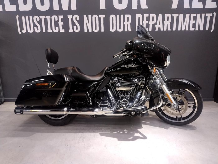 2018 Harley-Davidson Street Glide 107 (FLHX) Touring Grey