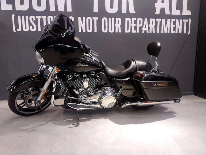 2018 Harley-Davidson Street Glide 107 (FLHX) Touring Grey