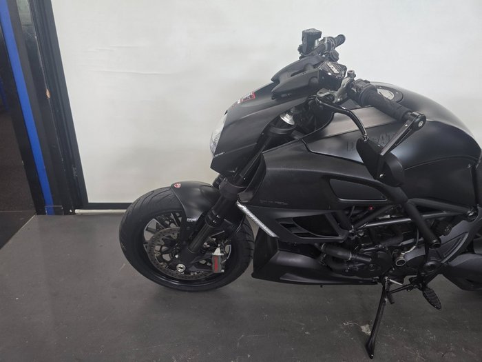 2013 DUCATI DIAVEL Black