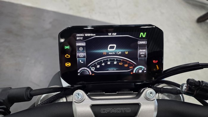 2024 CFMOTO 450 NK NEBULA WHITE