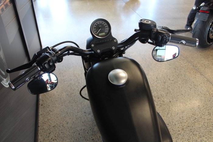 2012 Harley-davidson XL883 IRON 883 BLACK