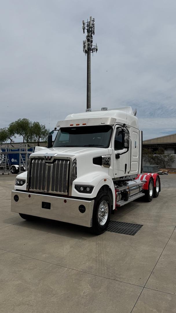 2024 Western Star 48X 600Hp 48" Sleeper 106T