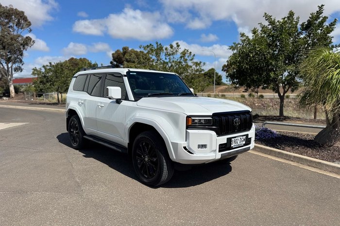 2024 Toyota Landcruiser Prado