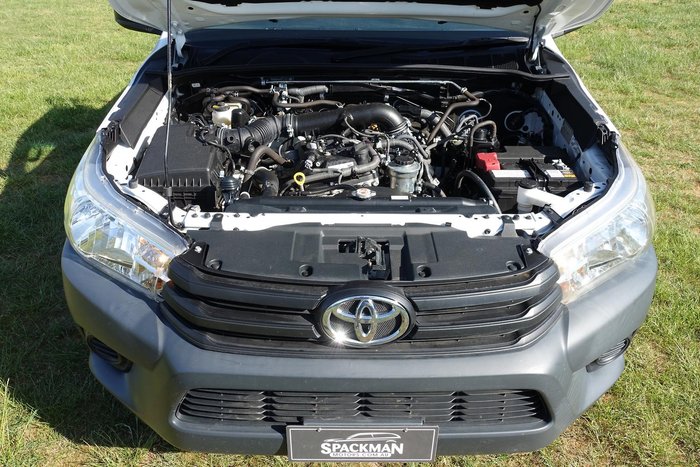 2016 Toyota Hilux Workmate TGN121R 4x2 Glacier White