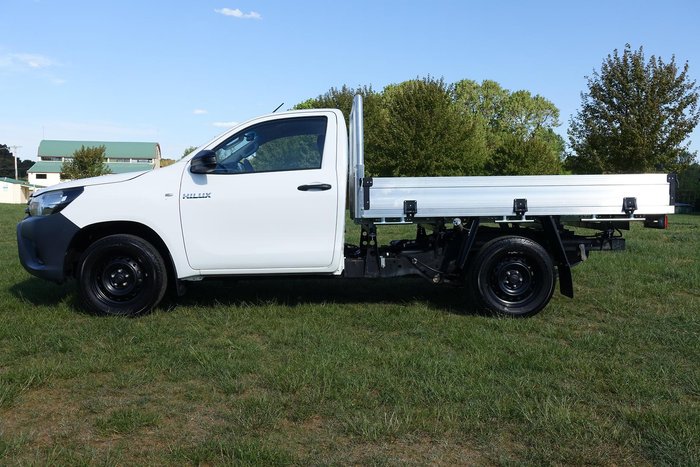 2016 Toyota Hilux Workmate TGN121R 4x2 Glacier White