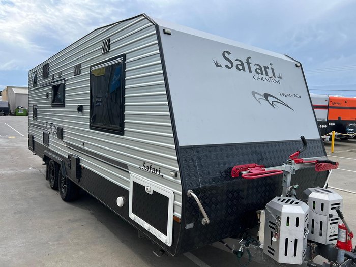 2017 Safari Caravans Legacy 226 Family Van
