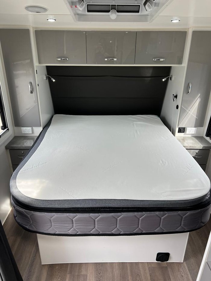 2017 Safari Caravans Legacy 226 Family Van