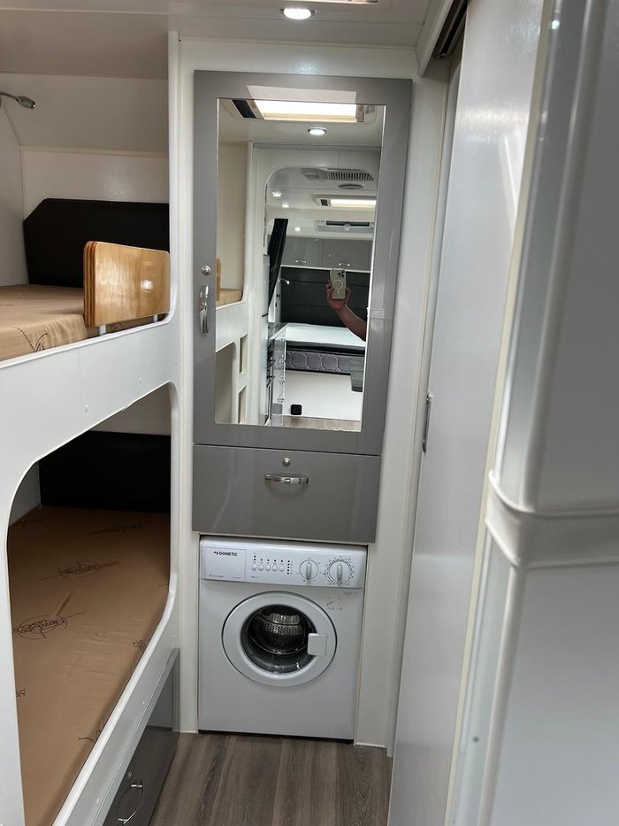 2017 Safari Caravans Legacy 226 Family Van