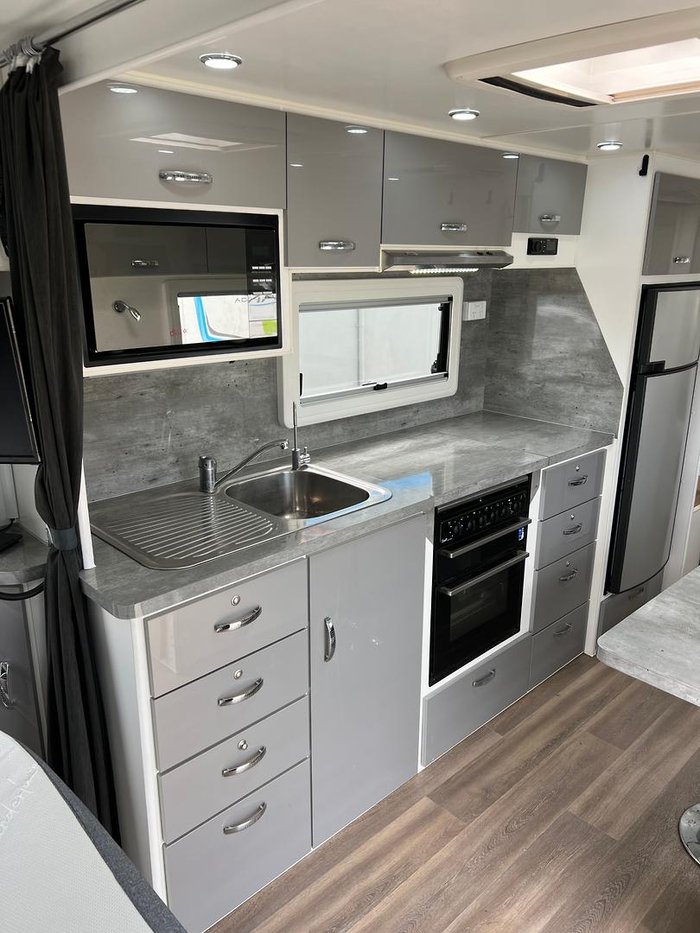 2017 Safari Caravans Legacy 226 Family Van